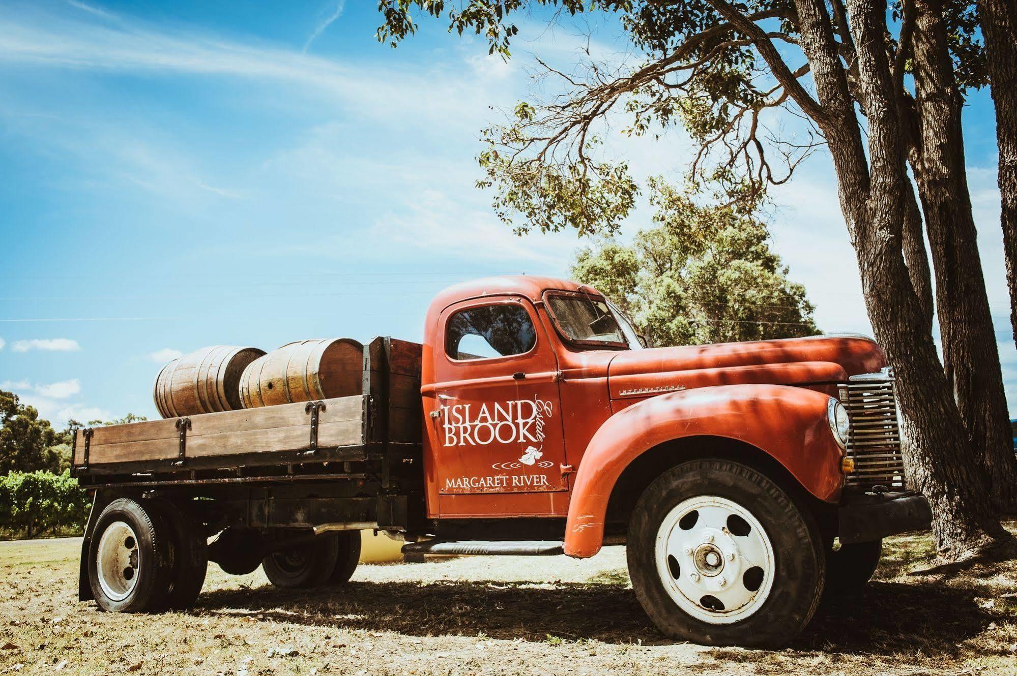 Island Brook Estate Winery And Chalets Margaret River Bagian luar foto